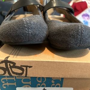 OTBT.  These Velcro on the side.  Worn twice.